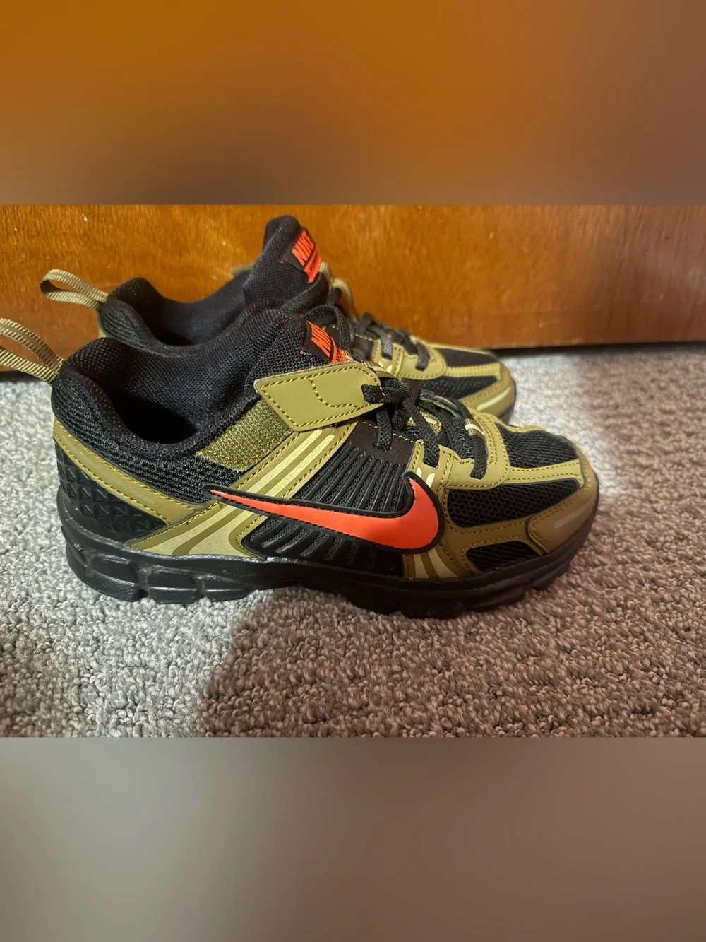 Nike vomero 5 Sneakers Big Kids size 3 - Picture 2 of 5